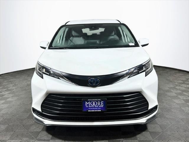 2023 Toyota Sienna LE 8 Passenger
