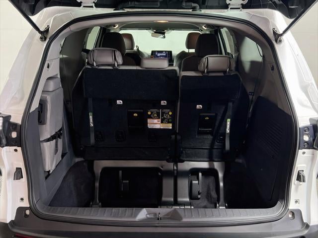2023 Toyota Sienna LE 8 Passenger