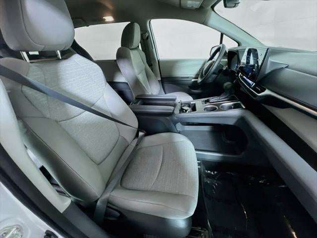 2023 Toyota Sienna LE 8 Passenger