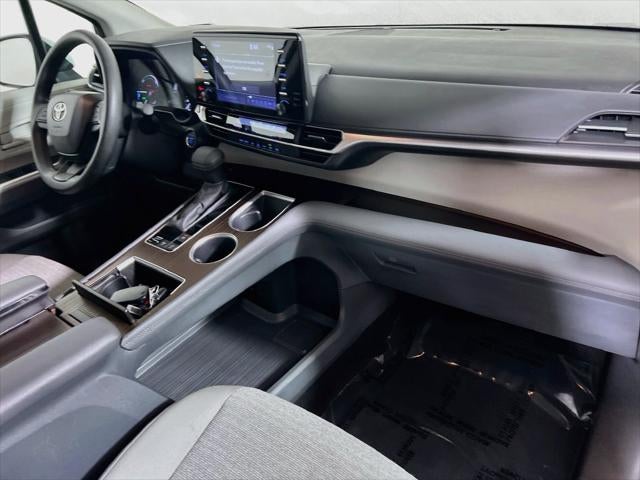 2023 Toyota Sienna LE 8 Passenger