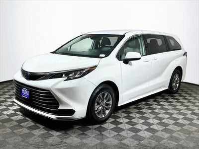 2023 Toyota Sienna LE 8 Passenger