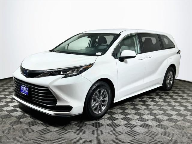 2023 Toyota Sienna LE 8 Passenger