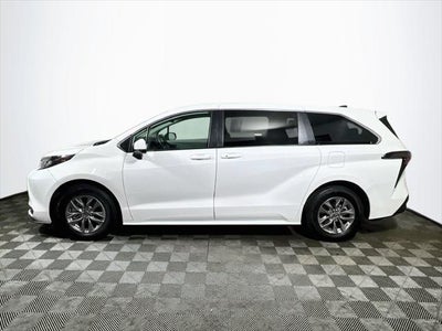 2023 Toyota Sienna LE 8 Passenger