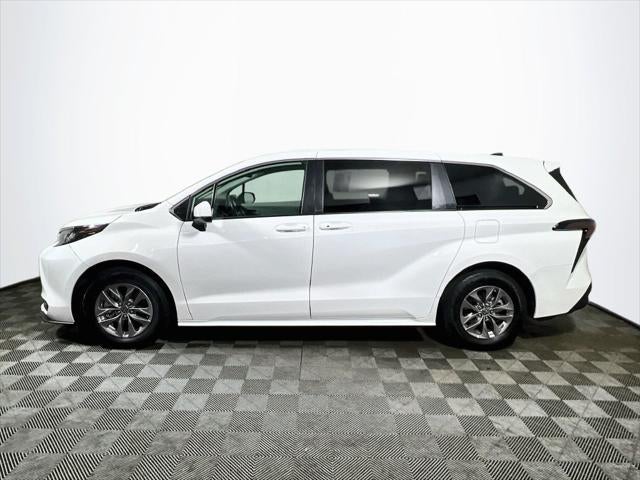 2023 Toyota Sienna LE 8 Passenger