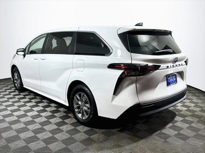 2023 Toyota Sienna LE 8 Passenger