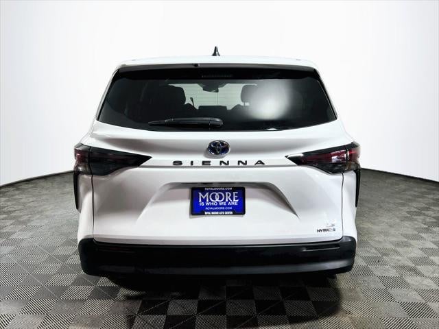 2023 Toyota Sienna LE 8 Passenger