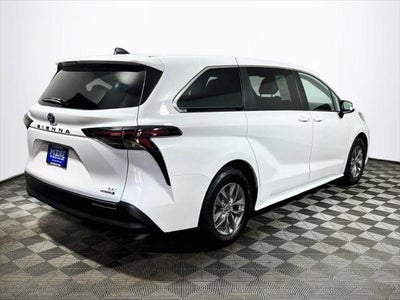 2023 Toyota Sienna LE 8 Passenger