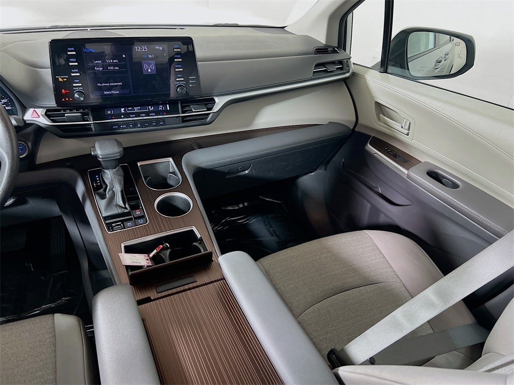 2024 Toyota Sienna LE 8 Passenger
