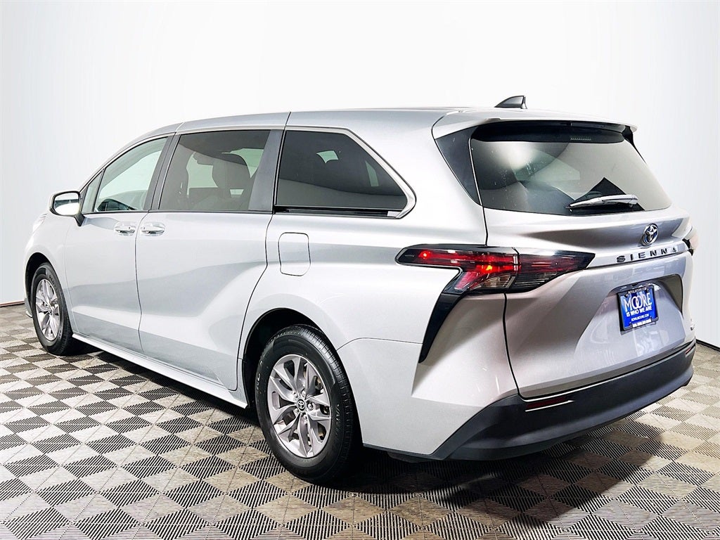 2024 Toyota Sienna LE 8 Passenger