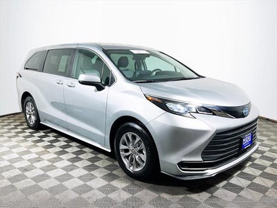2024 Toyota Sienna LE 8 Passenger