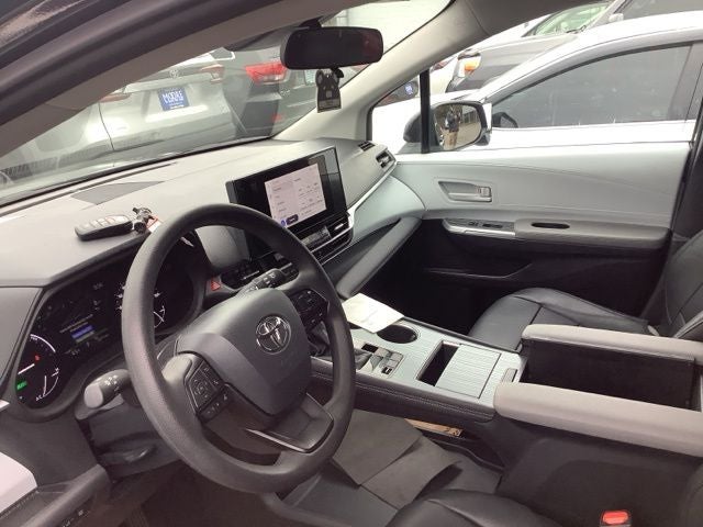 2025 Toyota Sienna LE 8 Passenger