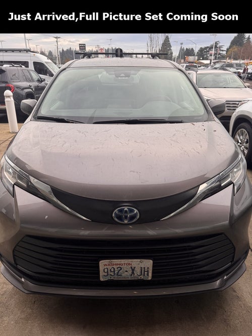 2022 Toyota Sienna LE 8 Passenger