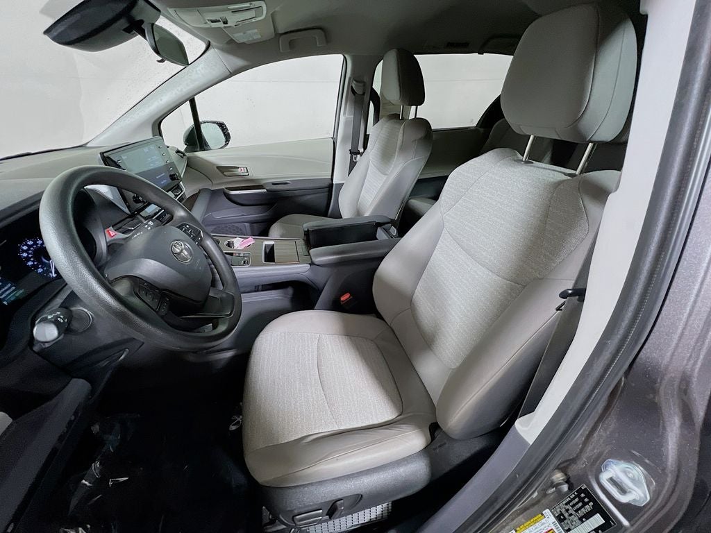2022 Toyota Sienna LE 8 Passenger