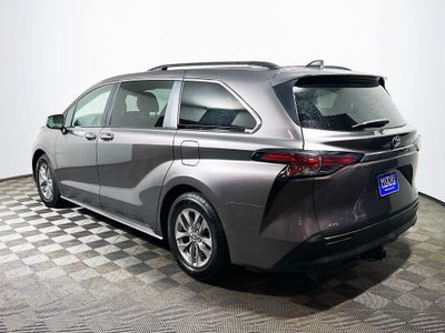 2022 Toyota Sienna LE 8 Passenger