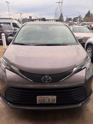 2022 Toyota Sienna LE 8 Passenger