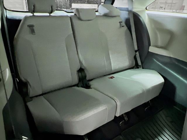 2022 Toyota Sienna LE 8 Passenger