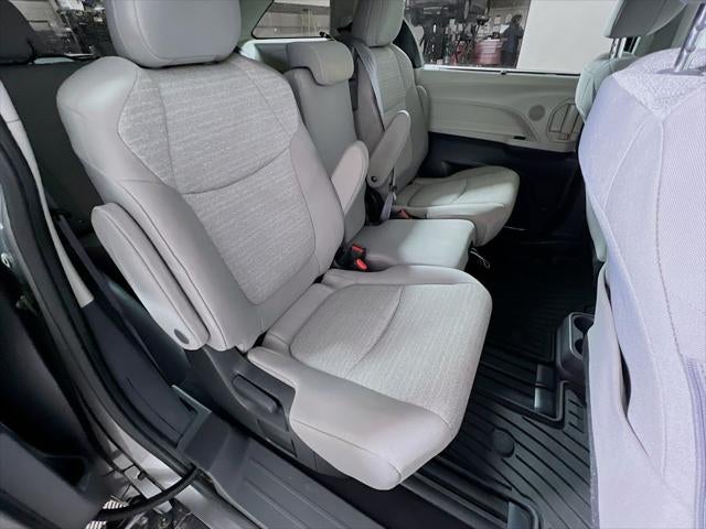 2022 Toyota Sienna LE 8 Passenger