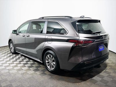 2022 Toyota Sienna LE 8 Passenger