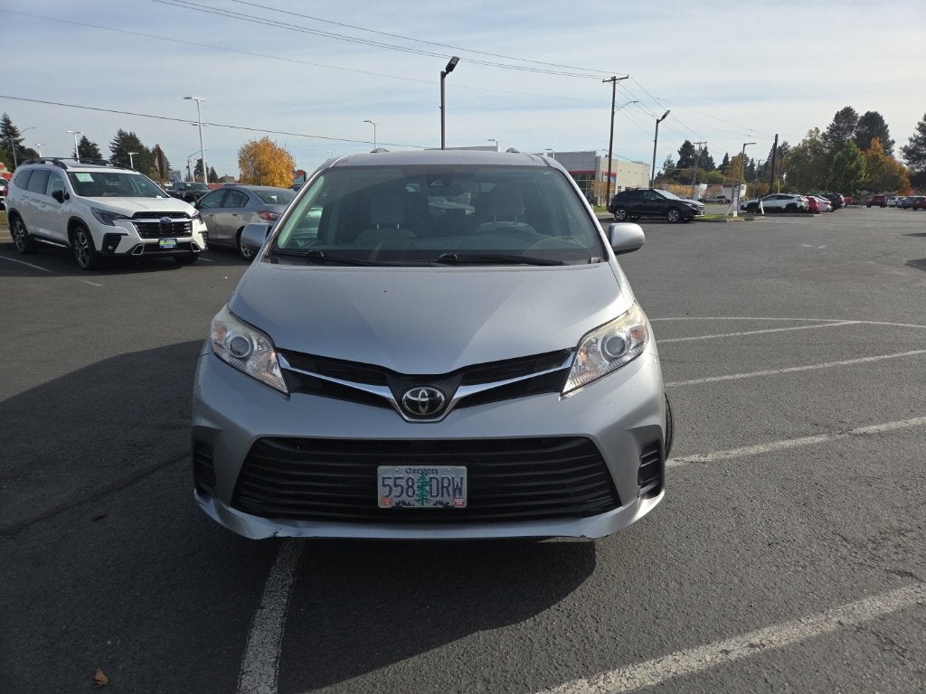 2018 Toyota Sienna LE 8 Passenger