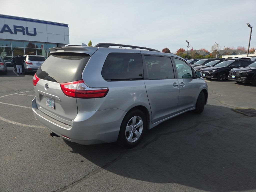 2018 Toyota Sienna LE 8 Passenger