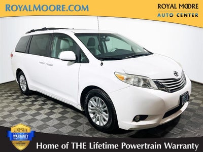 2014 Toyota Sienna XLE 8 Passenger