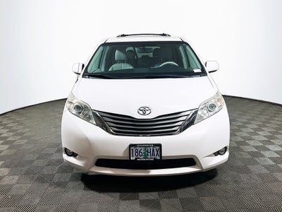 2014 Toyota Sienna XLE 8 Passenger