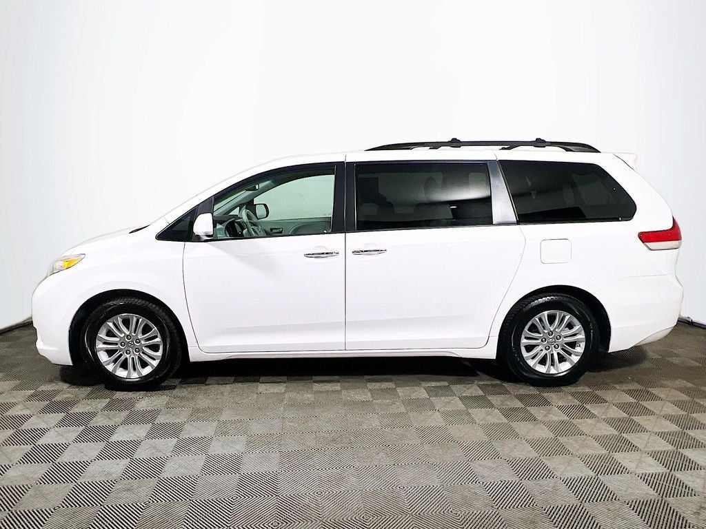 2014 Toyota Sienna XLE 8 Passenger