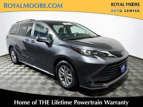 2025 Toyota Sienna XLE 8 Passenger