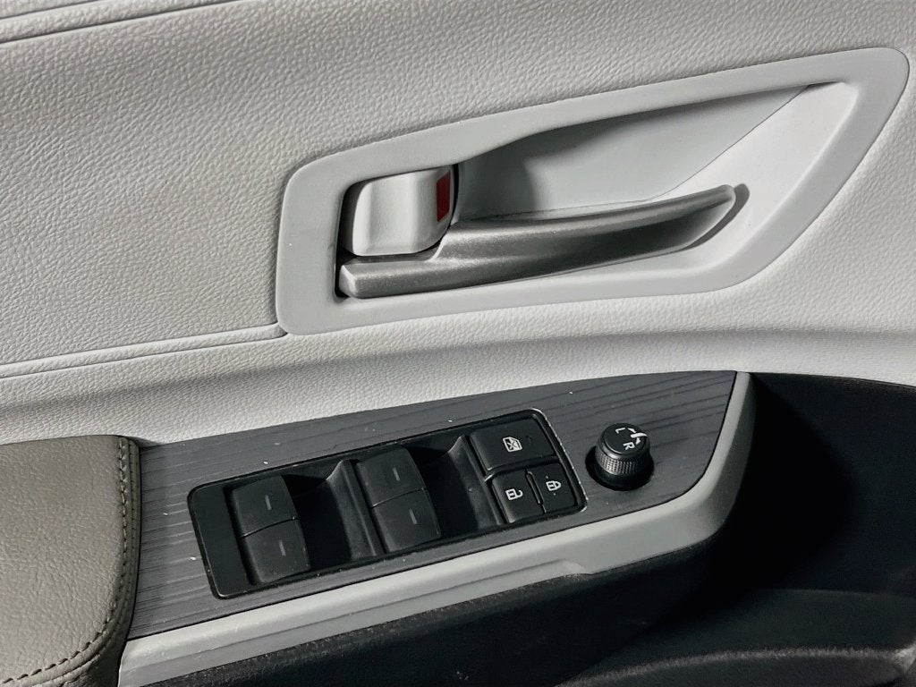 2025 Toyota Sienna XLE 8 Passenger
