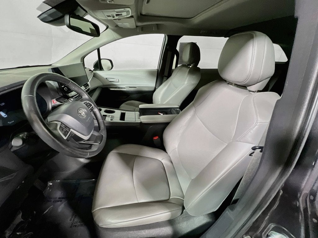 2025 Toyota Sienna XLE 8 Passenger