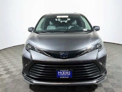 2025 Toyota Sienna XLE 8 Passenger