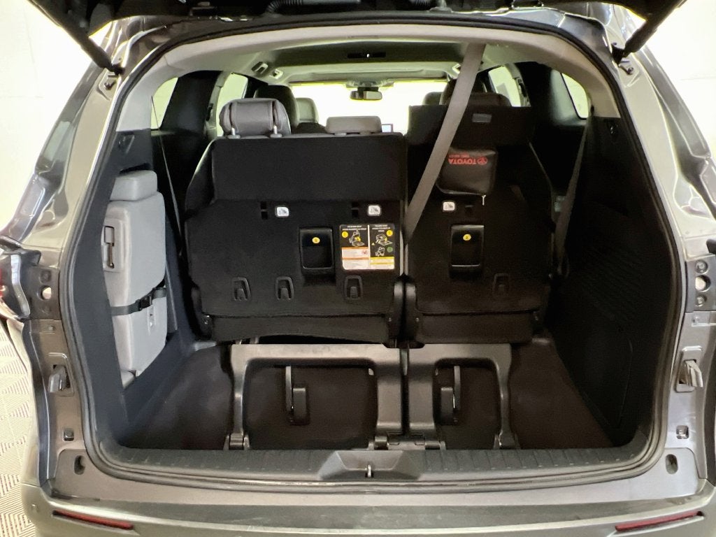 2025 Toyota Sienna XLE 8 Passenger