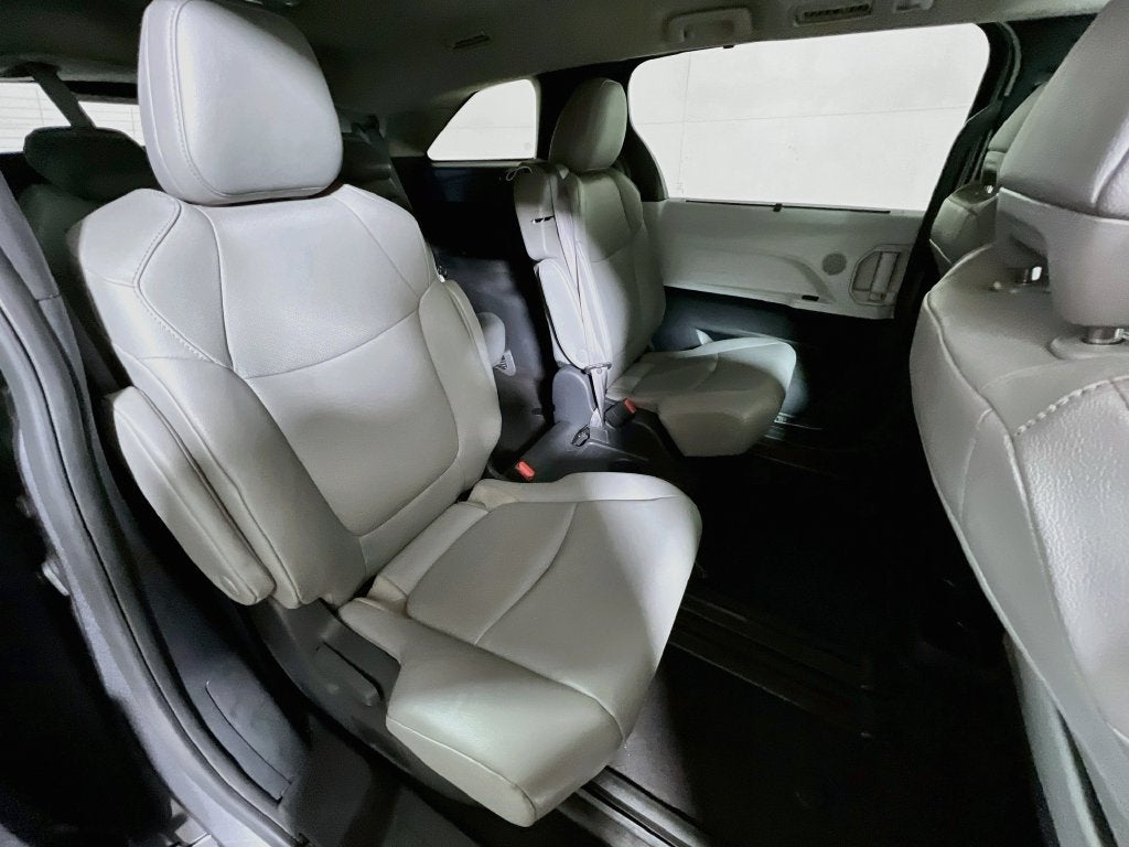 2025 Toyota Sienna XLE 8 Passenger