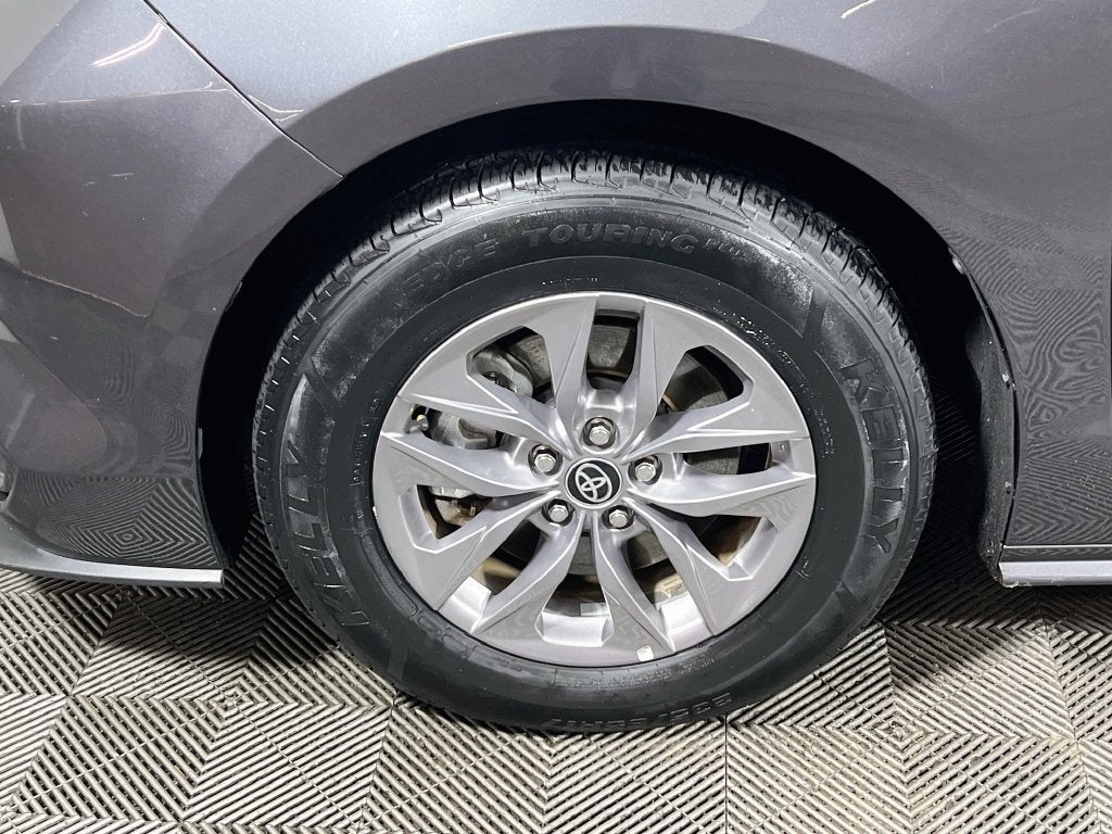 2025 Toyota Sienna XLE 8 Passenger
