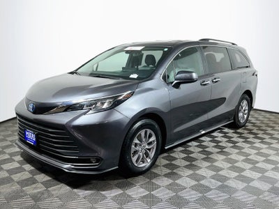 2025 Toyota Sienna XLE 8 Passenger
