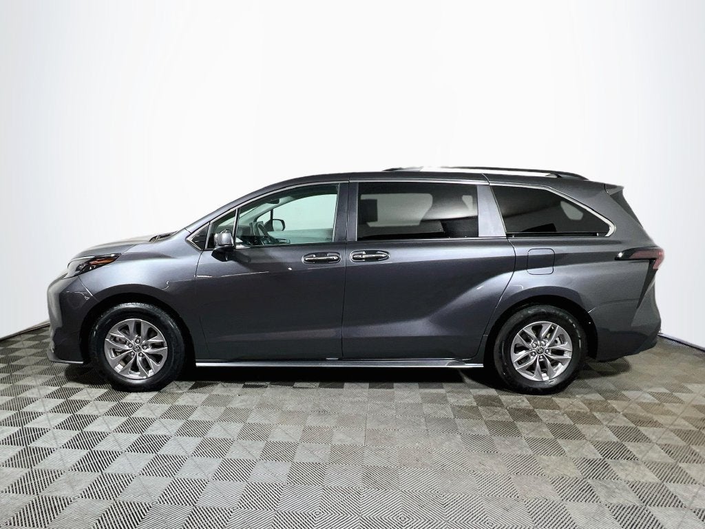 2025 Toyota Sienna XLE 8 Passenger