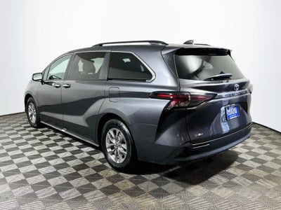 2025 Toyota Sienna XLE 8 Passenger