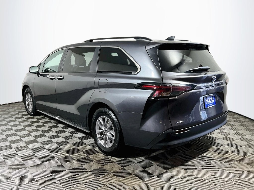 2025 Toyota Sienna XLE 8 Passenger