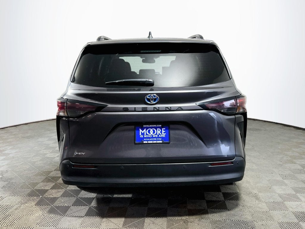 2025 Toyota Sienna XLE 8 Passenger