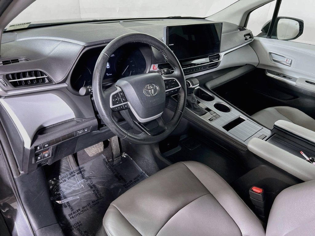 2025 Toyota Sienna XLE 8 Passenger