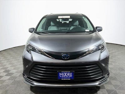 2025 Toyota Sienna XLE 8 Passenger