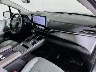 2025 Toyota Sienna XLE 8 Passenger