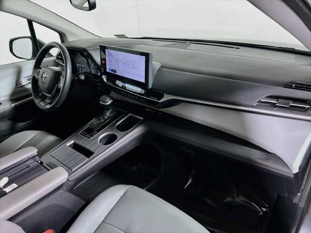 2025 Toyota Sienna XLE 8 Passenger