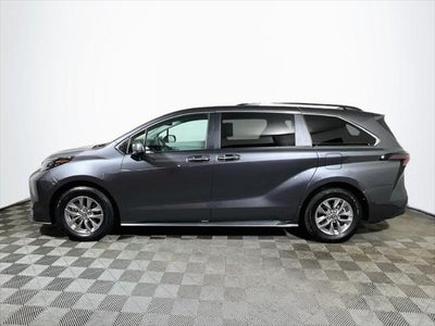 2025 Toyota Sienna XLE 8 Passenger