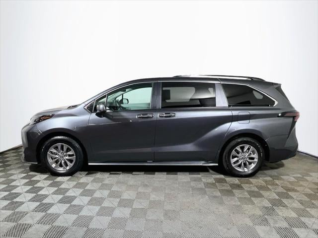 2025 Toyota Sienna XLE 8 Passenger