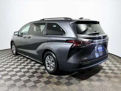 2025 Toyota Sienna XLE 8 Passenger