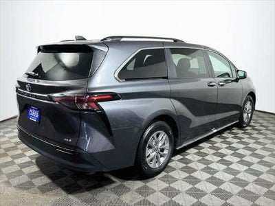 2025 Toyota Sienna XLE 8 Passenger