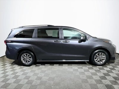 2025 Toyota Sienna XLE 8 Passenger