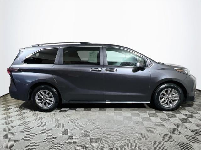2025 Toyota Sienna XLE 8 Passenger