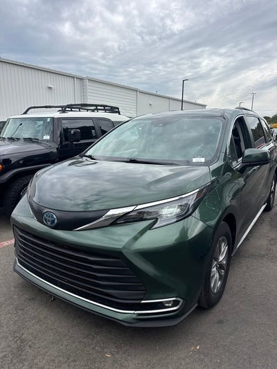 2024 Toyota Sienna XLE 8 Passenger